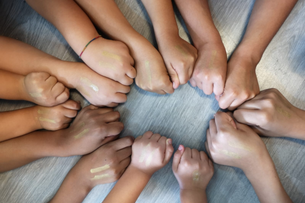 Manos de niños: Privacidad infantil en redes